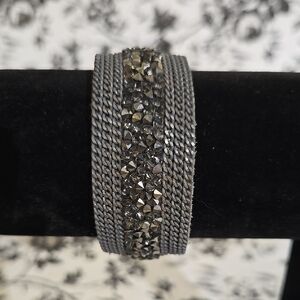 Elegant Gray and Silver Bracelet Sy4